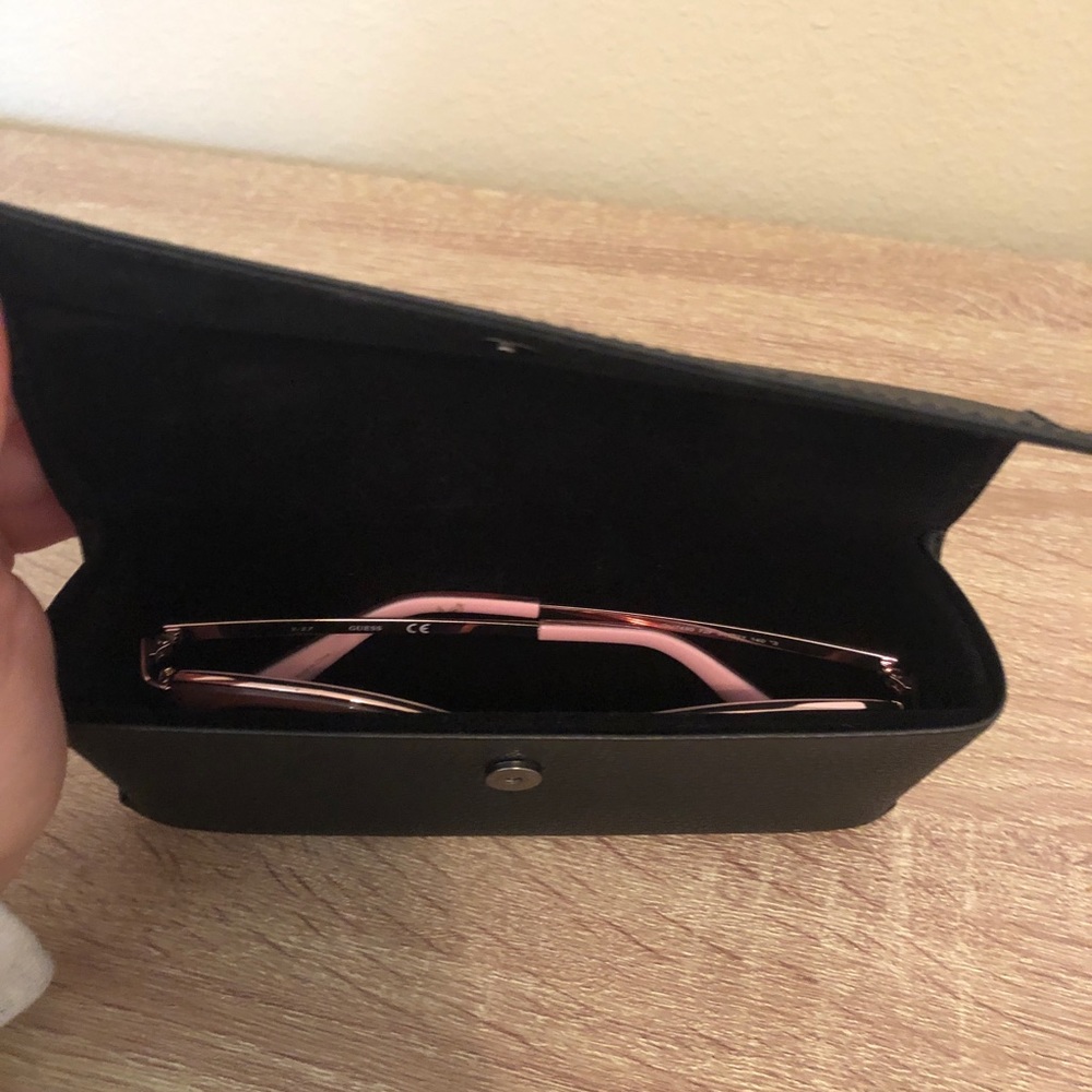 GUESS SUNGLASSES - Picture 3 of 3
